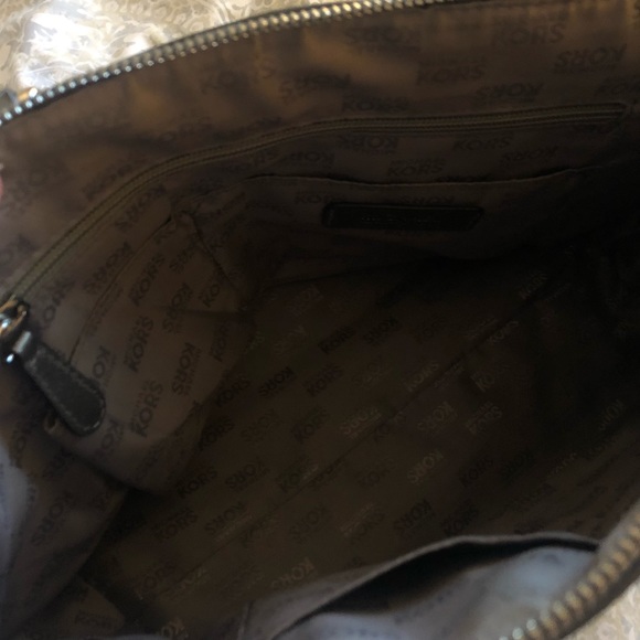 Micheal Kors Purse - Picture 9 of 10